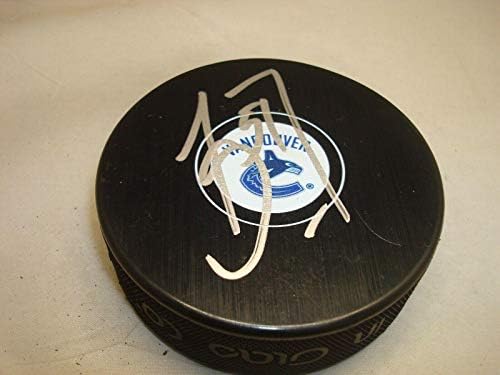 Troy Stecher İmzalı Vancouver Canucks Hokey Diski İmzalı 1A İmzalı NHL Diskleri